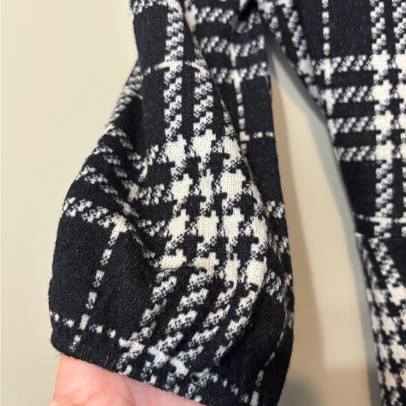 MONTEAU Knit Plaid Belted Dress - Picture 5 of 7